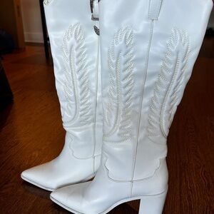 White Western-Style Women's Boots